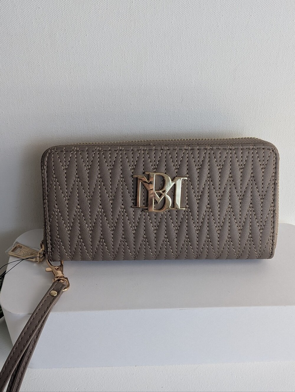 Badgley Mischka Long Wallet Wristlet With Phone Pocket beige nwt